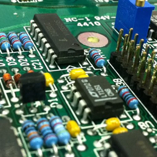 THT alkatrészbeültetés